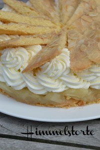 Himmelstorte Zwei knusprige Böden mit Mandeln, Zucker und Zimt. Dazwischen eine fruchtige Apfelschicht und frische Schlagsahne.