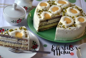 eine leckere Sahne-Krem mit Eierlikör und Vanillepudding und eine Schicht Marzipan in Sahne, dazu lockerer Mohnbiskuit- Garniert mit "Eiern" aus Sahne, Eierlikör und Pistazien
